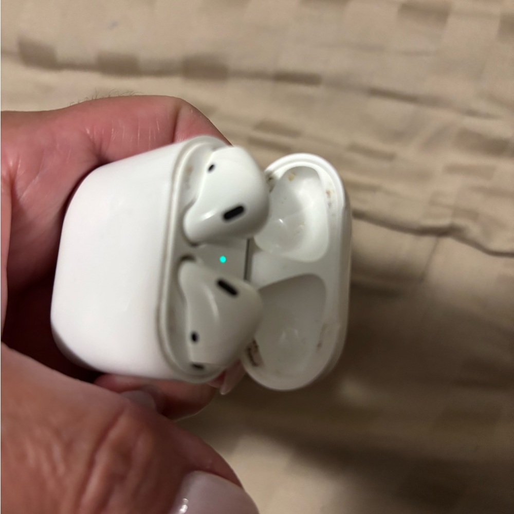 Apple Sleek White Earbuds Case